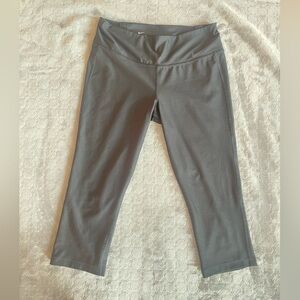 Women’s Nike capri sportswear leggings- black